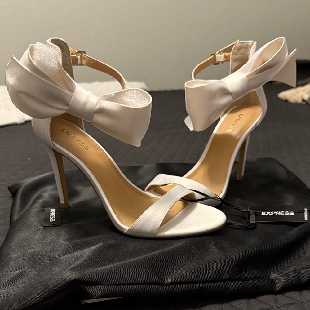 Express Elegant White Bow Heels